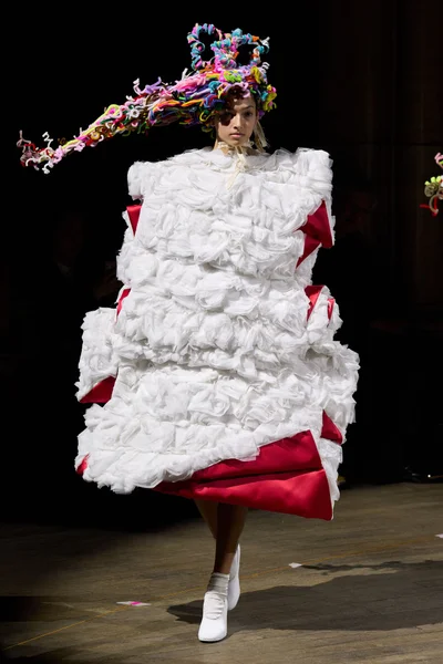 Look 16